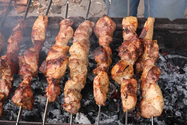 Man Roasts Meat Fire Close Hands Shish Kebab Cooking Pork — Stock Photo, Image