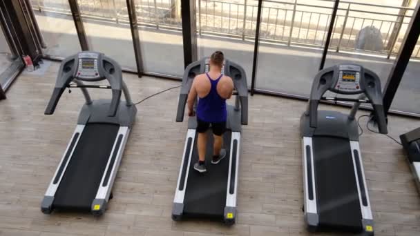 Man Treadmill Engaged Cardio Training Workout Gym Body Workout Leg — Stock Video