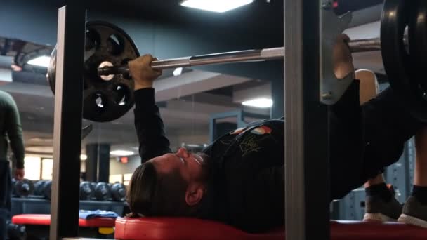 February 2023 Ukraine Dnipro Barbell Bench Press Young Athlete Simulator — Vídeo de Stock
