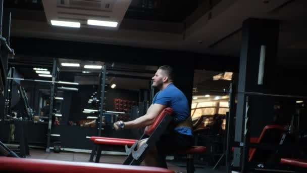 Strong Bodybuilder Exercising Barbell While Sitting Sporty Fitness Man Pumping — Video