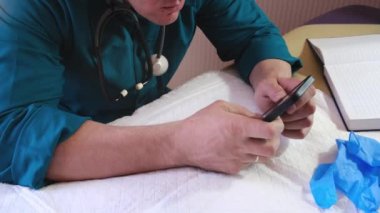 Özel bir kliniğin doktoru kişisel hesabından randevu alır. önleyici tedavi, aşılama
