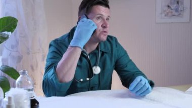 Özel bir kliniğin doktoru kişisel hesabından randevu alır. önleyici tedavi, aşılama