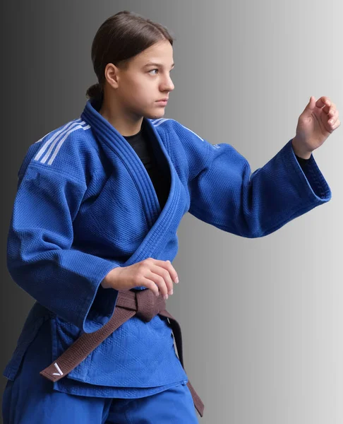 Judo Mädchen Mit Braunem Gürtel Ein Judoka Jugendkämpfer Posiert Einem — Stockfoto