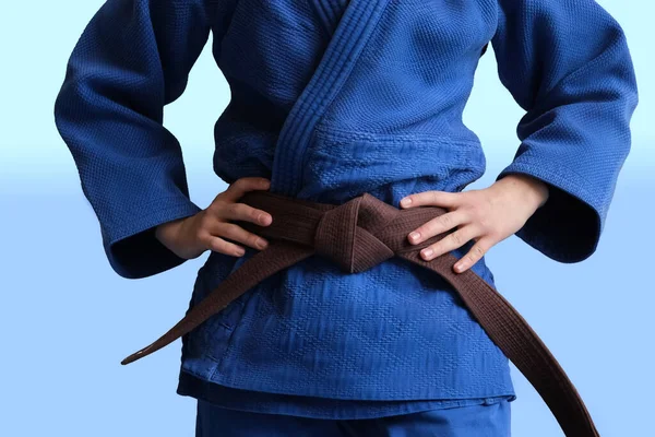 Judo Menina Com Cinto Marrom Lutador Adolescente Judoca Posa Quimono — Fotografia de Stock