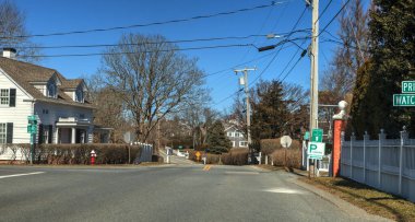 Chatham, Cape Cod, Massachusetts - 5 Mart 2023: Güneşli bir kış gününde Chatham şehir merkezi