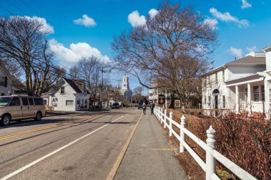 Chatham, Cape Cod, Massachusetts - 5 Mart 2023: Güneşli bir kış gününde Chatham şehir merkezi