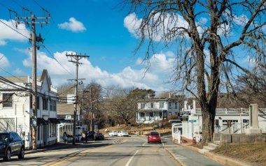 Chatham, Cape Cod, Massachusetts - 5 Mart 2023: Güneşli bir kış gününde Chatham şehir merkezi