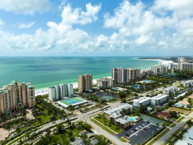 Güneybatı Florida 'daki Meksika Körfezi açıklarındaki Marco Adası' nın kıyı şeridi manzarası.