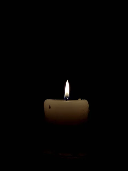 Kerze Flamme Auf Schwarzem Hintergrund — Stockfoto