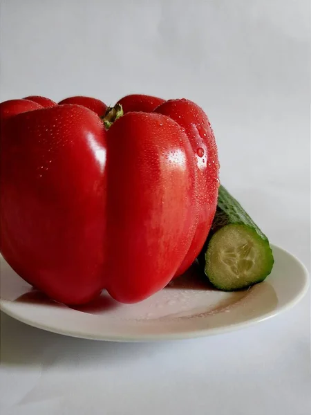 Červená Paprika Okurka Bílém Pozadí — Stock fotografie
