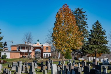 Bir Sonbahar Günü Evergreen Mezarlığı 'nda Yürümek, Gettysburg PA USA, Gettysburg, Pennsylvania
