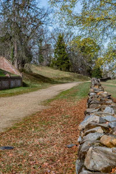 Sétálni Elsüllyedt Úton Egy Őszi Napon Fredericksburg Nemzeti Temető Virginia — Stock Fotó