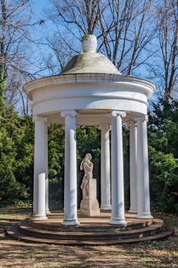 Chatham Malikanesi, Fredericksburg, Virginia, ABD, Fredericksburg, Virginia 'daki bahçelerde geziniyor.