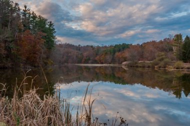 Pennsylvania, Pennsylvania, York County, Williams Gölü 'nde Soğuk Kasım Akşamı