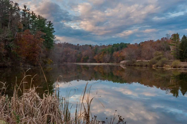 Pennsylvania, Pennsylvania, York County, Williams Gölü 'nde Soğuk Kasım Akşamı