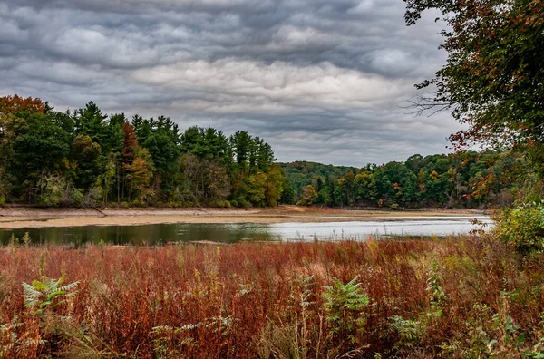 Pennsylvania, Pennsylvania 'daki Williams Gölü' nde soğuk bir sonbahar günü