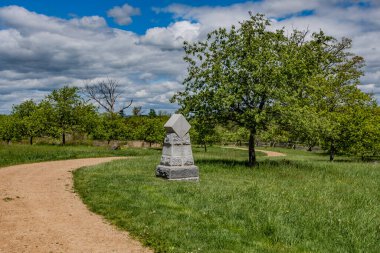 Trostle Çiftliği yakınında bir bahar yürüyüşü, Gettysburg Pennsylvania ABD