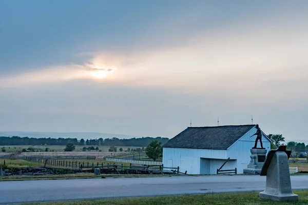 美国宾夕法尼亚州葛底斯堡战场Bryan农场的落日 — 图库照片