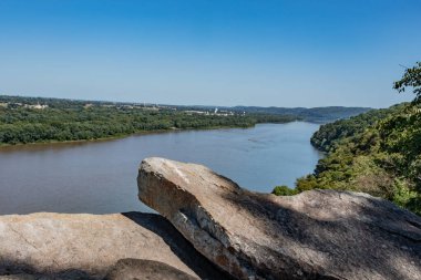 Schulls Rock Overlook, Pennsylvania 'dan Susquehanna Nehri' nin kuzey manzarası.