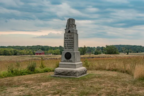 Stormy Skies 10Th New York Infantry Monument Gettysburg Pennsylvania Usa — Stock Photo, Image