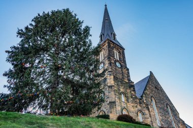 Emmanuel Episcopal Kilisesi Noel sezonu boyunca, Cumberland Maryland ABD