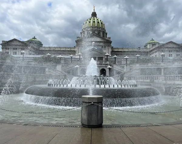 Pennsylvania Eyalet Meclisindeki Çeşmeler - Stok İmaj