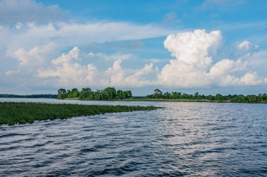 Öğleden Sonra Karasu Üzerindeki Bulutlar Ulusal Vahşi Yaşam Sığınağı, MD ABD