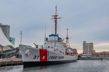 USCGC Taney, Soğuk Şubat Günü, İç Liman, Baltimore MD ABD