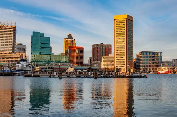 Soğuk Bir Kış Gecesi Yansımaları, Baltimore Maryland ABD