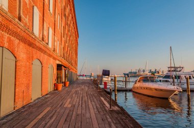Henderson 's Wharf Sunset, Fells Point, Baltimore MD USA