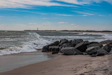 Bir bahar günü Cape May New Jersey Sahili boyunca dalgalar