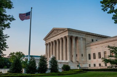 Birleşik Devletler Yüksek Mahkeme Binası Bir Yaz Akşamı, Washington DC