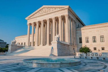Amerika Birleşik Devletleri Yüksek Mahkemesi Bir Yaz Akşamı Bina ve Çeşmesi, Washington DC