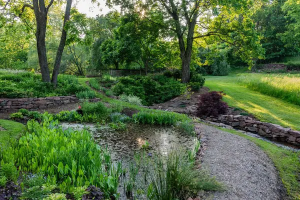 Sunset, York County Pensilvanya 'da Bahçelerde Dolaşmak