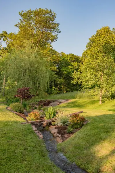 Sunset, York County Pennsylvania 'daki Brook' un tadını çıkarıyorum.