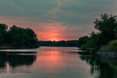 Pennsylvania, Codorus Eyalet Parkı 'nda Orman Yangını Günbatımı
