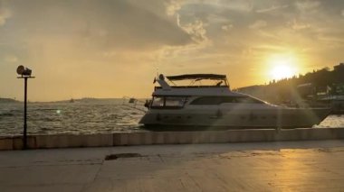 İstanbul 'da gün batımında Boğaz manzarası. Yüksek kalite fotoğraf