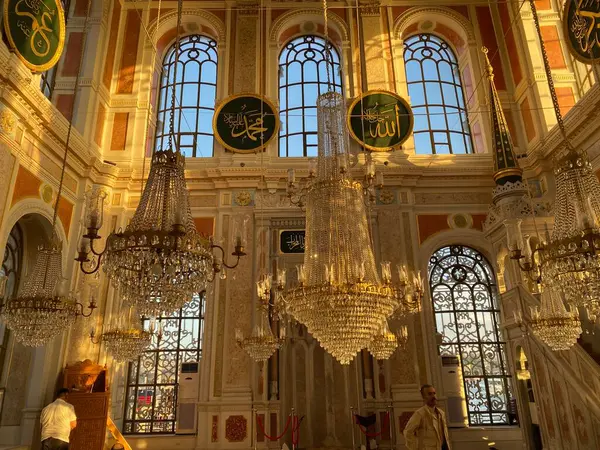 İstanbul 'daki Ortakoy Camii nam-ı diğer Büyük Sultan Abdulmejid Camii. Yüksek kalite fotoğraf