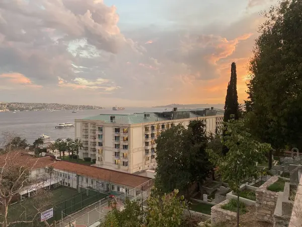 İstanbul 'da gün batımında Boğaz manzarası. Yüksek kalite fotoğraf