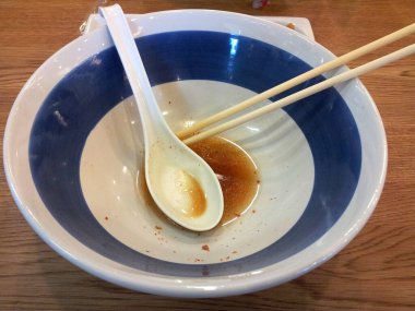 Boş Ramen Kasesinde kalan Çorba