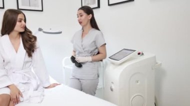Saç aldırma kozmetoloji prosedürü. Lazer epilasyon ve kozmetoloji