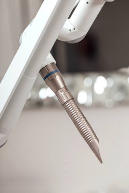 Güzellik salonunda lazer epilasyon aletleri. Donanım kozmetolojisi