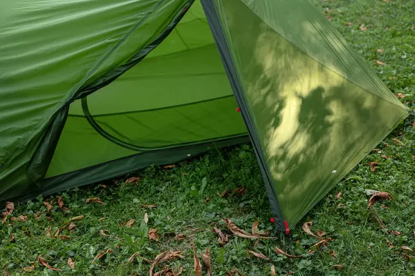 Dettagli Tenda Campeggio Nella Foresta Durante Luce Del Giorno — Foto Stock