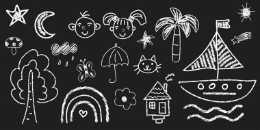 Tahtaya elle tebeşirle çizilmiş vektör karalamaları. Şirin çiçek, gemi, şemsiye, hayvan unsurları, ev, ağaçlar, yağmur, çocuklar, palmiye ağaçları.
