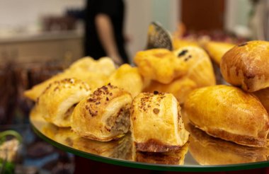 Etkinlikte fındıklı börek ve tatlı..