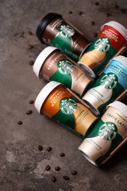 Soğuk Starbucks kahvesinin en üst görüntüsü..