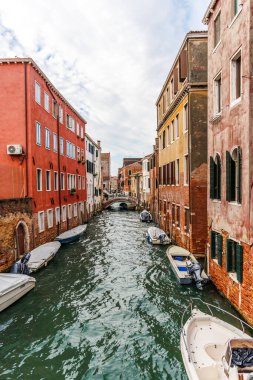 Venedik, İtalya - Eylül 2024: Venedik 'teki Tarihi Kanal Sarayları