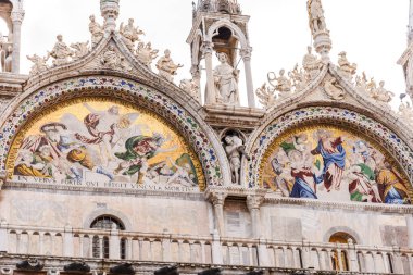 Venedik, İtalya - Eylül 2024: Venedik 'teki Tarihi Kanal Sarayı