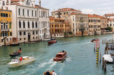 Venedik, İtalya - Eylül 2024: Venedik 'teki Tarihi Kanal Sarayı