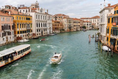 Venedik, İtalya - Eylül 2024: Venedik 'teki Tarihi Kanal Sarayı